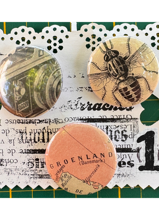 Savoirs Arrachés — Lot de 3 badges upcyclés de vieux livres (32 mm)