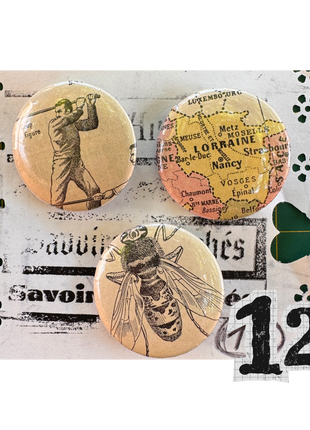 Savoirs Arrachés — Lot de 3 badges upcyclés de vieux livres (32 mm)