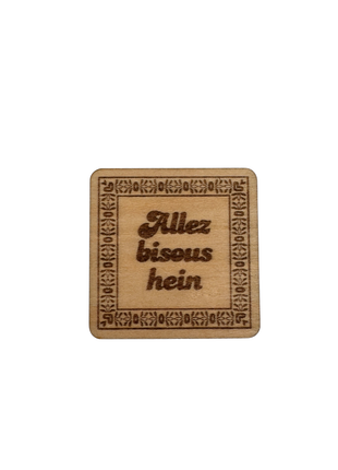 Broche en bois à message