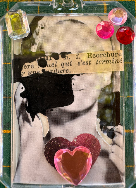 Porte-clé collage original n°4 — Ecorchure, éraflure,  Pièce unique 3 × 5 cm