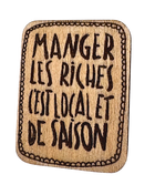 Badge bois gravé à message — féministe & militant