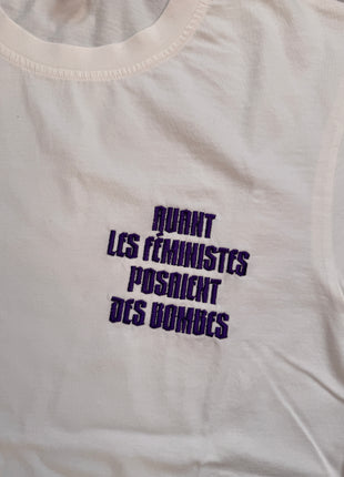 T-Shirt Manche Courte Unisexe Avant les féministes posaient des bombes Fabriqué au Portugal